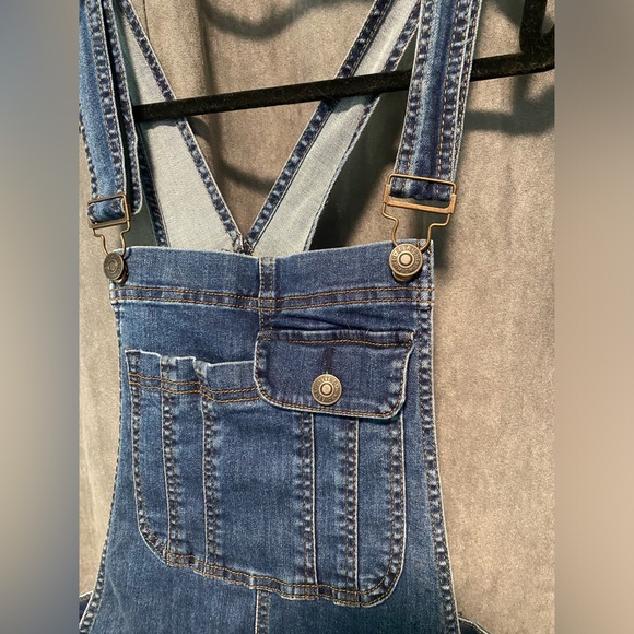Distressed Eighty-Two Short Overalls | Size 9 | Stretch Fabric - Picture 3 of 8